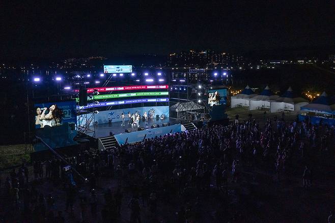 ‘2025 안동 수(水)페스타’ 프로그램 중 하나인 ‘안동 썸머나이트’에 몰려든 시민들과 관광객. /안동시 제공