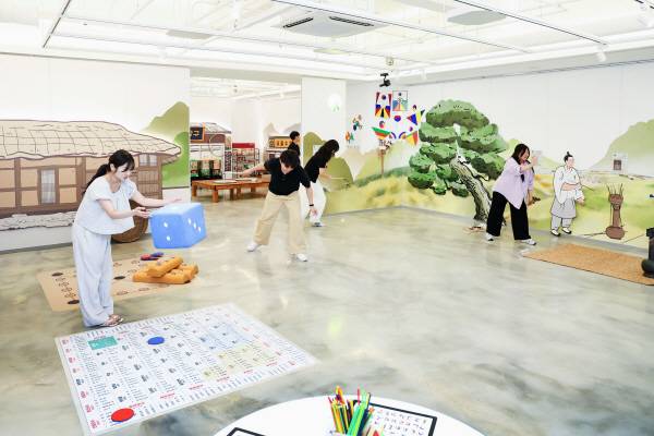 대구대 중앙박물관이 한국 놀이문화의 역사성과 창조성을 재조명하는 놀이로 만나는 역사&문화' 특별전을 연다. '놀다x잇다' 특별전 전통 놀이체험. 대구대.