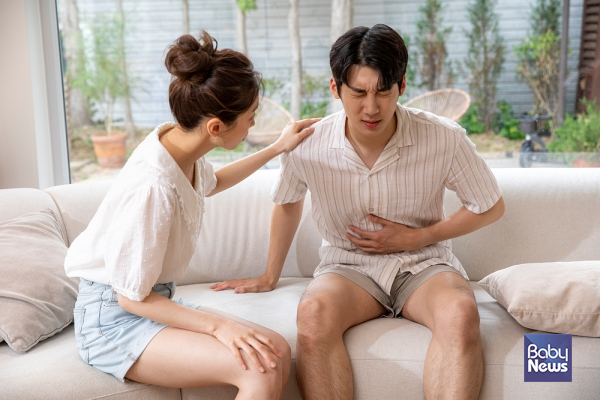 무더위에 땀을 많이 흘리다 보면 갈증이 나게 되고, 갈증을 해소하고 열을 식히기 위해 얼음이 가득 든 음료나 아이스크림 등을 자주 먹다 보면 복통, 설사로 이어질 수 있다. ⓒ베이비뉴스