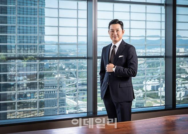 파르나스호텔이 9월 15일 공식 개관을 앞둔 ‘웨스틴 서울 파르나스’의 초대 총지배인에 이인철 총지배인을 선임했다.