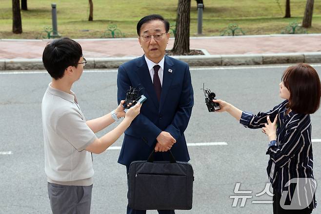 김윤덕 국토교통부 장관 후보자가 경기 과천시 정부과천청사에 마련된 인사청문회 사무실로 출근하며 소감을 밝히고 있다. /뉴스1 ⓒ News1 황기선 기자
