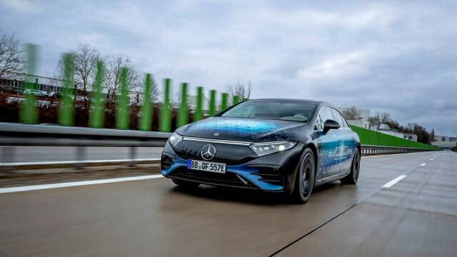 팩토리얼 에너지와 벤츠가 시운전하는 모습 (사진=메르세데스 벤츠)