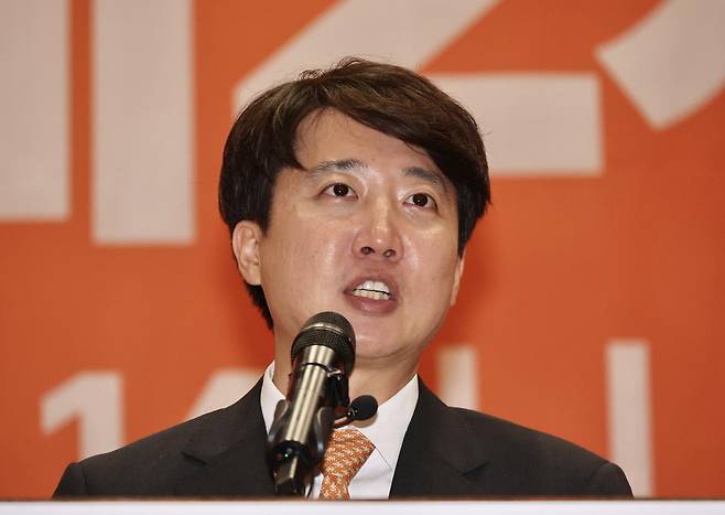 이준석 개혁신당 대표가 27일 오후 서울 여의도 국회 의원회관에서 열린 개혁신당 제2차 전당대회에서 당대표 수락연설을 하고 있다. 2025.07.27.뉴시스