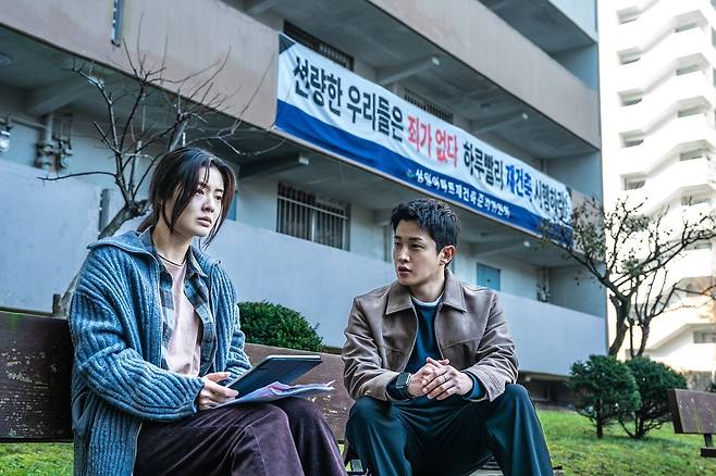 오랜만에 심장 쫄깃해지는 아파트 공포영화 ‘노이즈’.
바이포엠스튜디오 제공