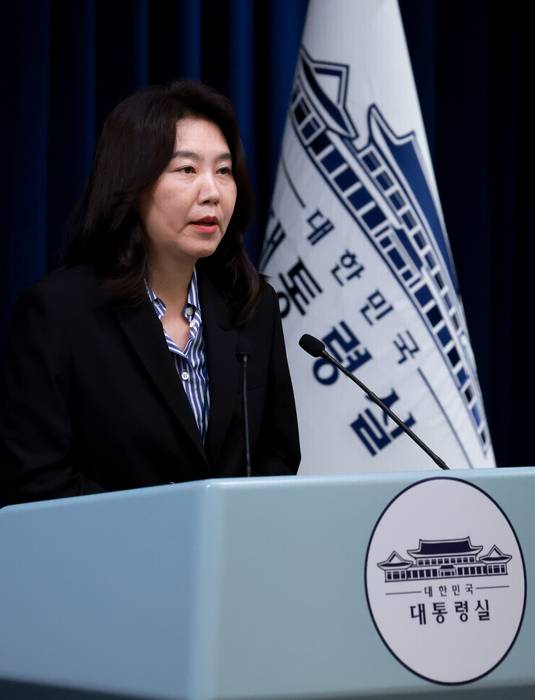 강유정 대통령실 대변인 현안 브리핑     (서울=연합뉴스) 홍해인 기자 = 강유정 대통령실 대변인이 27일 서울 용산 대통령실 청사에서 현안 브리핑을 하고 있다. 2025.7.27     hihong@yna.co.kr (끝)