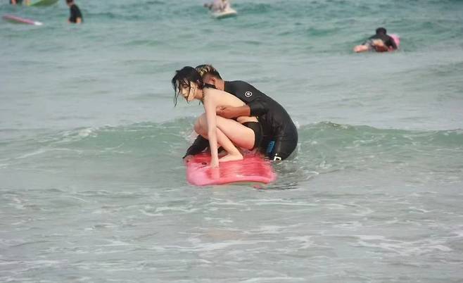 1.webp.ren.jpg 스타X 중국 해수욕장 노출 사고 ㄷㄷ 해수욕장 노출 사고 ㄷㄷ