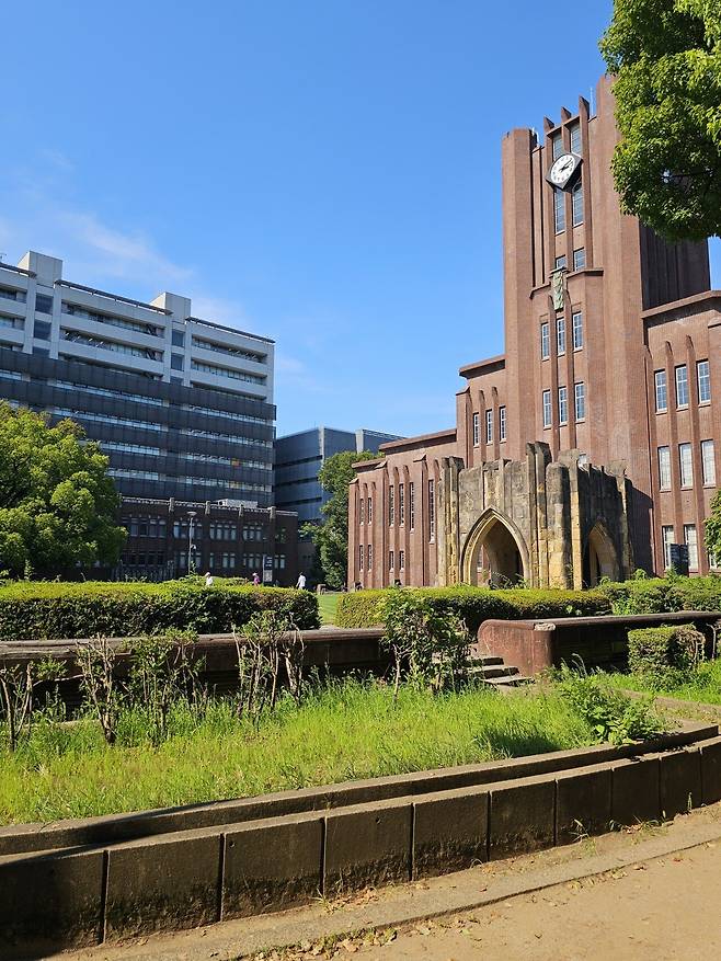 도쿄대학 구내 카페에서는 종이빨대를 쓰는지 직접 알아보러 옴.jpg