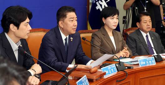 김병기 더불어민주당 대표 직무대행 겸 원내대표가 28일 서울 여의도 국회에서 열린 최고위원회의에서 발언하고 있다. 김경호 선임기자 jijae@hani.co.kr
