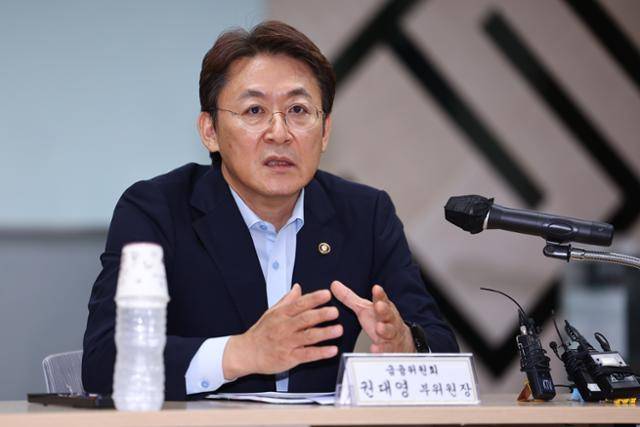 권대영 금융위원회 부위원장이 28일 서울 여의도 금투센터에서 열린 보이스피싱 근절을 위한 현장 간담회에서 모두발언을 하고 있다. 연합뉴스