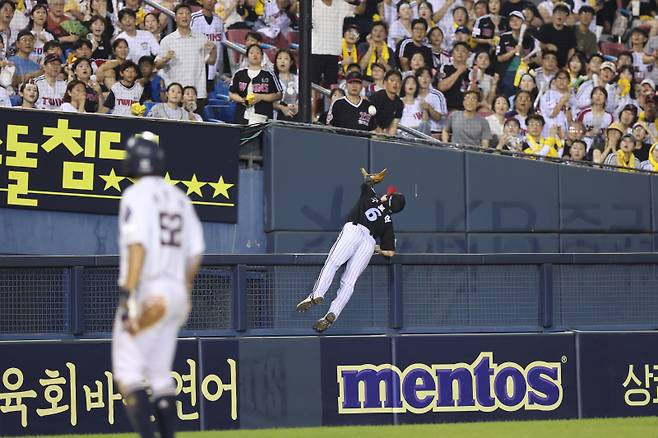 LG 구본혁의 지난 25일 두산전 슈퍼 캐치. 구단 제공