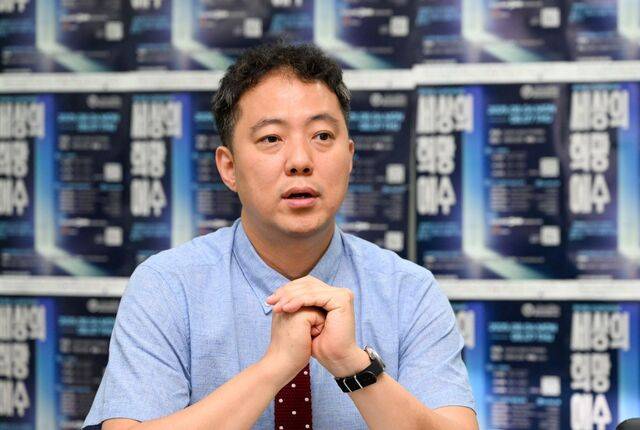 최욥 선교한국 사무총장이 지난 24일 서울 금천구 선교한국 사무실에서 다음 달 4일 개막하는 제19회 선교한국대회의 방향과 과제를 설명하고 있다. 신석현 포토그래퍼