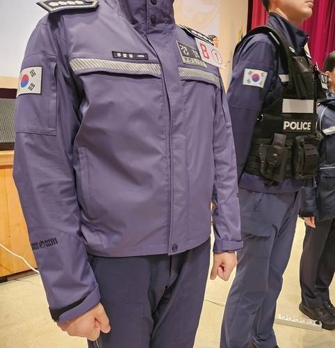 경찰 신형 근무복 시제품 [사진 = 연합뉴스]
