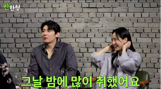 덱스가 백상예술대상 수상 비하인드를 공개하며 웃음을 안겼다.사진=유튜브채널 ‘짠한형 신동엽’