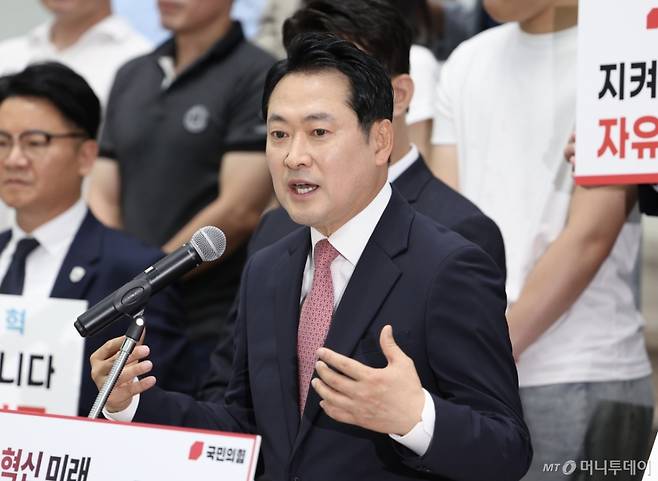 [서울=뉴시스] 김명년 기자 = 장동혁 국민의힘 의원이 23일 오전 서울 여의도 국회 박물관에서 당대표 출마선언을 하고 있다. 2025.07.23. kmn@newsis.com /사진=김명년