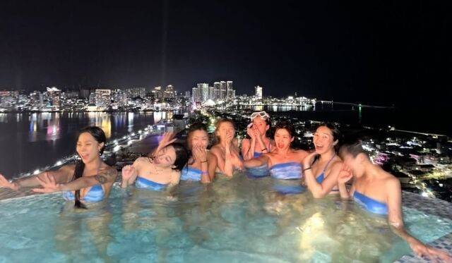 '월드 오브 스우파' 범접 팀이 함께 여행을 떠났다. / 허니제이 인스타그램 캡처