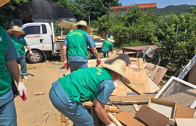 수해현장 복구[법무부 제공]
