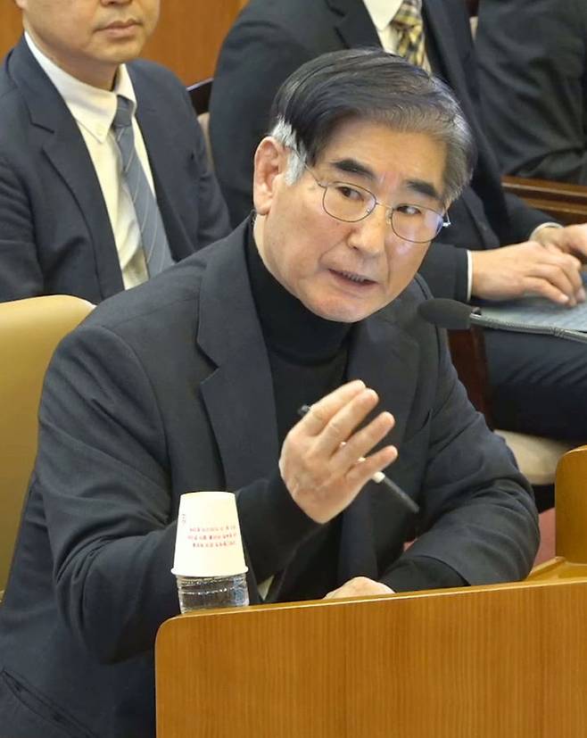 [서울=뉴시스] 김용현 전 국방부장관이 지난 1월23일 서울 종로구 헌법재판소에서 열린 대통령 탄핵심판 4차 변론기일에 증인으로 출석해 질문에 답변하고 있다. (사진=헌법재판소 제공) 2025.01.23. photo@newsis.com *재판매 및 DB 금지
