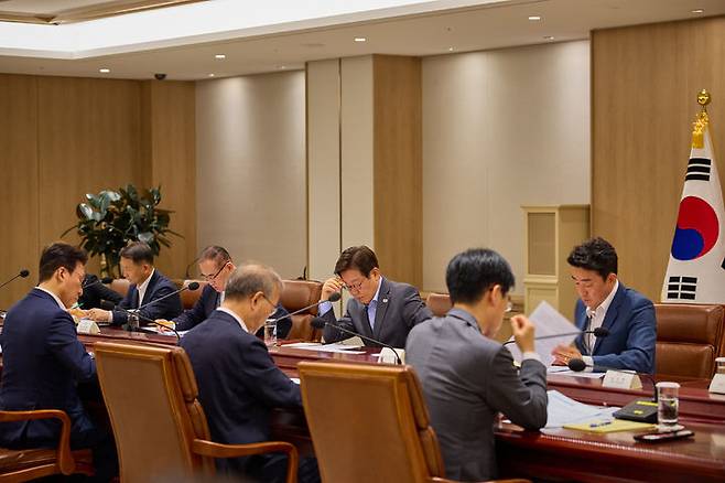 [서울=뉴시스] 이재명 대통령이 10일 서울 용산 대통령실에서 국가안전보장회의(NSC) 전체회의를 주재하고 있다. (사진=대통령실 제공) 2025.07.10. photo@newsis.com *재판매 및 DB 금지