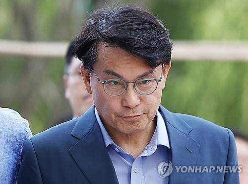 특검 향하는 윤상현 의원 (서울=연합뉴스) 김성민 기자 = 국민의힘 윤상현 의원이 27일 서울 종로구 광화문 kt웨스트 김건희 특검 사무실로 향하고 있다. 2025.7.27 ksm7976@yna.co.kr