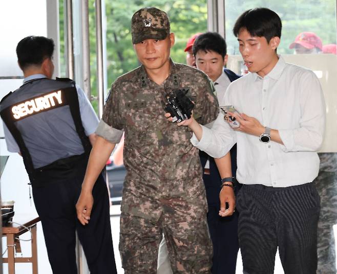 이종섭 전 국방부 장관의 최측근 참모였던 박진희 전 군사보좌관(현 육군 소장)이 28일 서울 서초구 순직해병특검 사무실에 출석하고 있다. 연합뉴스
