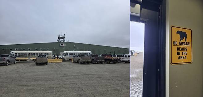 알래스카 북부 유전지대 프루도베이 공항 앞으로 에너지 기업들의 셔틀 버스가 줄줄이 서있다. 오른쪽은 공항 입구에 붙은 ‘곰조심’ 경고문. 알래스카 김중래 기자