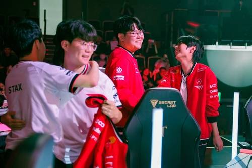 VCT 퍼시픽 스테이지 2 2주 차 T1 홈그라운드에서 제타 디비전을 꺾은 T1. |라이엇 게임즈