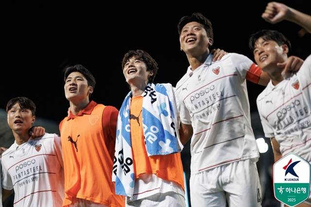Pohang Steelers players rejoice. /Photo = Korean Professional Football Federation Provided
