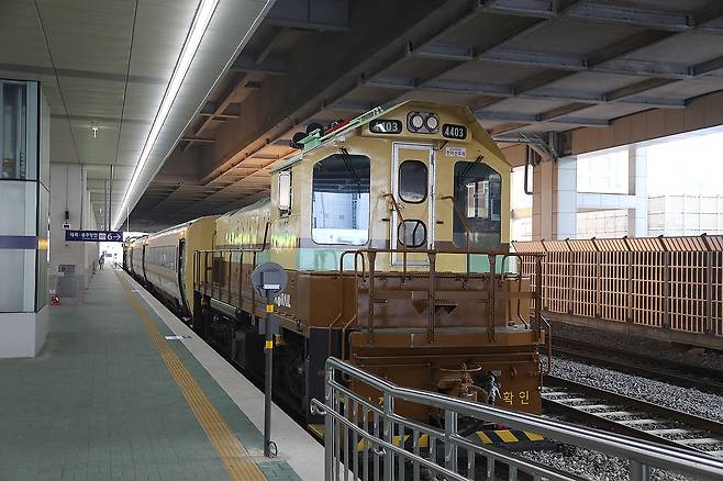 교외선 열차 [연합뉴스 자료사진]