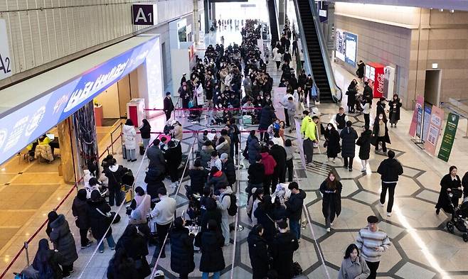 ▲ 지난해 서울 코엑스에서 열린 제47회 베페 베이비페어에 관람객들이 문전성시를 이루고 있다. /사진제공=베페