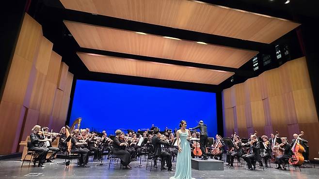 독일 카를스루에 국립극장에서 공연하는 소프라노 우은빈의 모습. /대구 수성구 제공