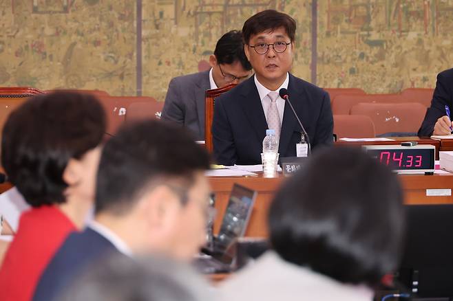 최휘영 문화체육관광부 장관 후보자가 29일 국회 문화체육관광위원회에서 열린 인사청문회에서 국민의힘 배현진 의원의 질의에 답하고 있다. /연합뉴스
