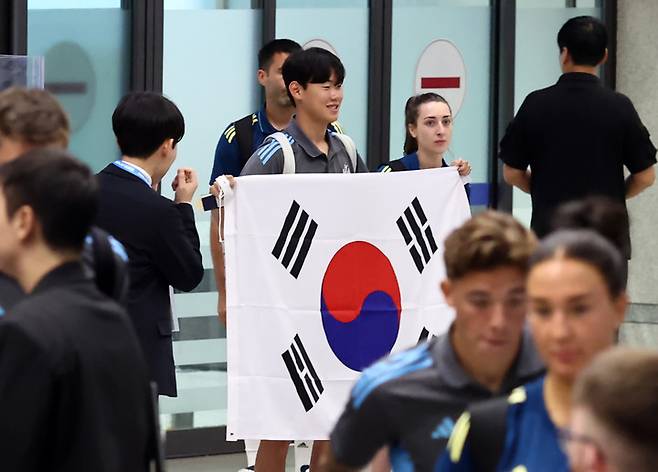 뉴캐슬 옷을 입고 입국한 박승수