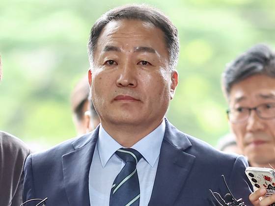 'VIP 격노설'을 부인해온 김계환 전 해병대사령관. 하지만 문모 대령은 김 전 사령관으로부터 격노설을 들었다고 지목한 바 있습니다.〈사진=연합뉴스〉