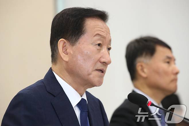 류희림 방송통신심의위원회 위원장이 21일 오전 서울 여의도 국회에서 열린 과학기술정보방송통신위원회의 방송통신심의위원회에 대한 국정감사에서 의원 질의에 답하고 있다. 2024.10.21/뉴스1 ⓒ News1 이광호 기자