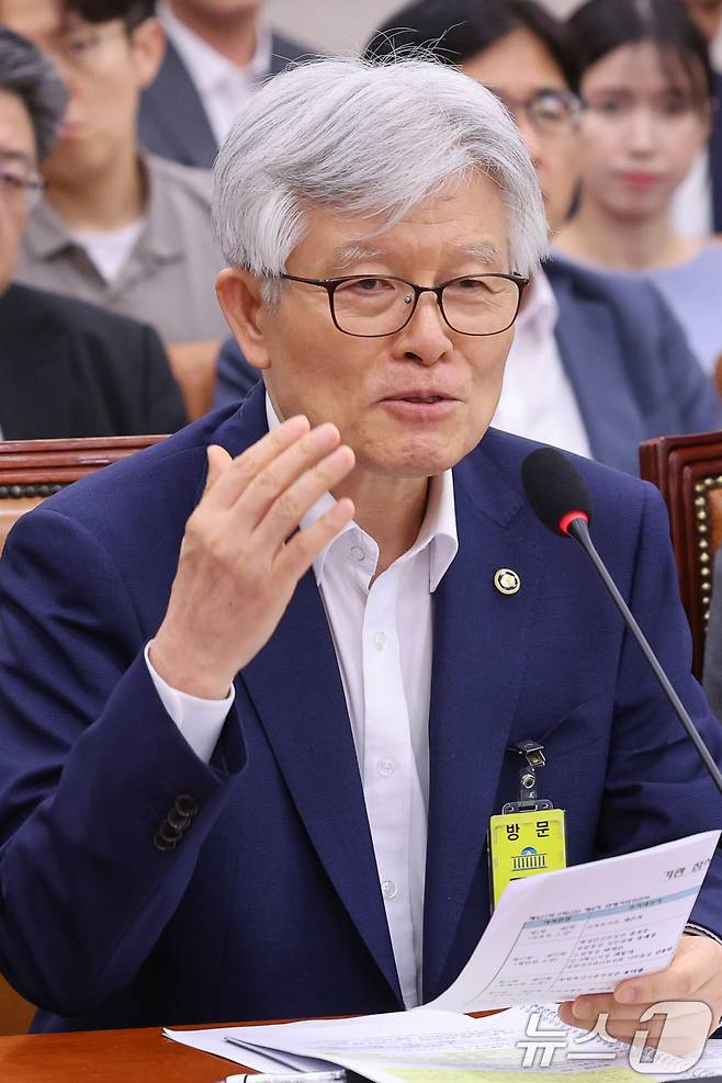 최동석 인사혁신처장이 서울 여의도 국회에서 열린 법제사법위원회 제427회국회(임시회) 제4차 전체회의에 출석한 모습. 2025.7.22/뉴스1 ⓒ News1 안은나 기자