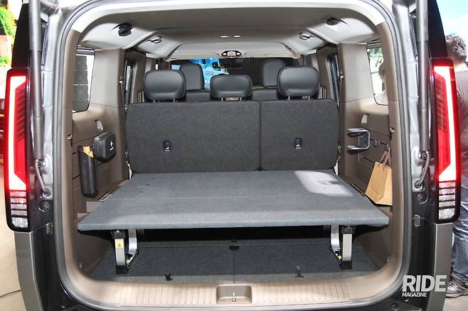 5인승 카고 모델에는 표준 사이즈 파레트 1개를 적재할 수 있다