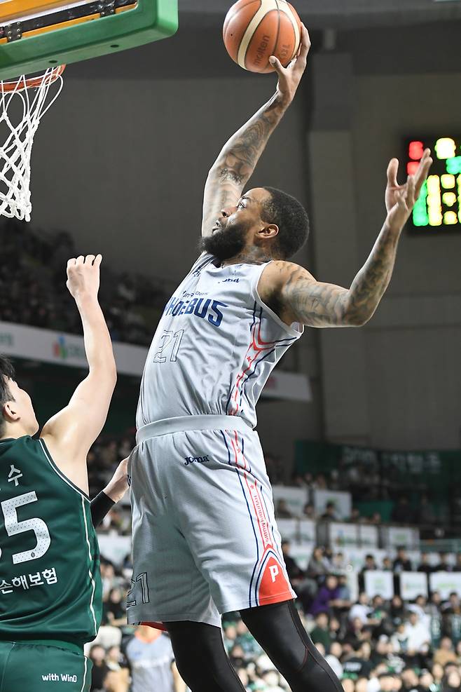 2024~2025시즌 울산 현대모비스 시절 숀 롱. 사진 | KBL