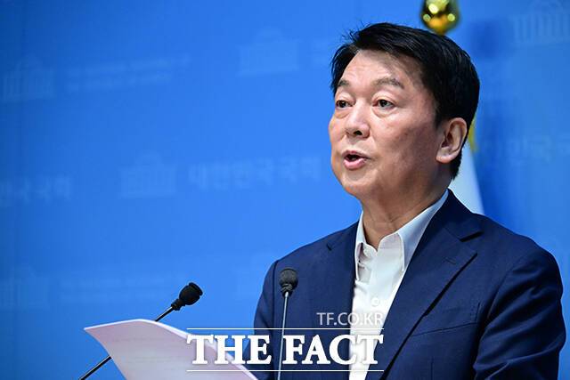 안철수 국민의힘 의원이 29일 이재명 대통령에게 광복절 80주년 행사와 함께 열릴 예정인 '국민 임명식' 개최 취소를 요구했다. /남윤호 기자