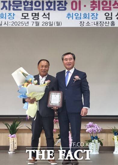28일 정읍경찰서 내장산홀에서 안보자문협의회 회장 이취임식 밑 정기회의가 열렸다. 임상원 신임 회장은 “정읍경찰서와 긴밀한 협력을 통해 북한이탈주민 지원에 소홀함이 없도록 더욱 노력하겠다”고 말했다. / 정읍=곽시형 기자