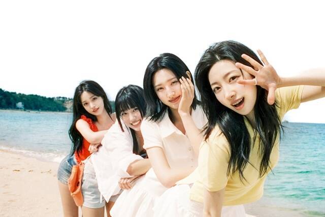 그룹 하이키가 초이크리에이티브랩과 전속계약을 체결했다. /하이키 앨범 사진