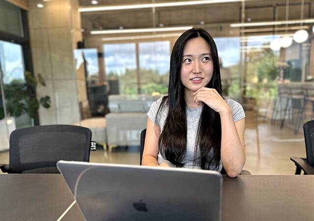 이성은 심사역 계획되로 되는 일이 잘 없기 때문에 계획을 세우기보다, 기회가 왔을 때 이를 알아보고 잡을 수 있는 용기와 감각을 키우는 게 중요하다고 했다.