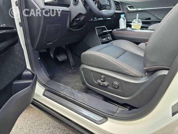 운전석 시트 방석 부분이 짧아 불편했다