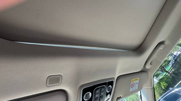 파노마라 선루프 차양 틈새가 강한 햇살에 거슬린다