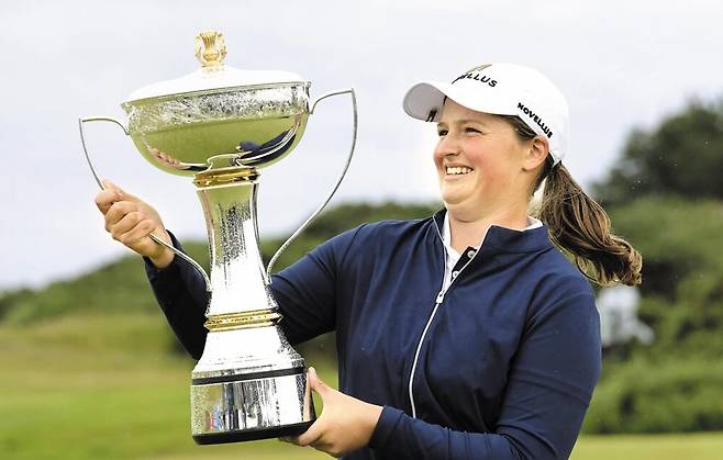 프로 전향 후 처음 출전한 LPGA 투어 대회에서 우승한 로티 워드./AP 연합뉴스
