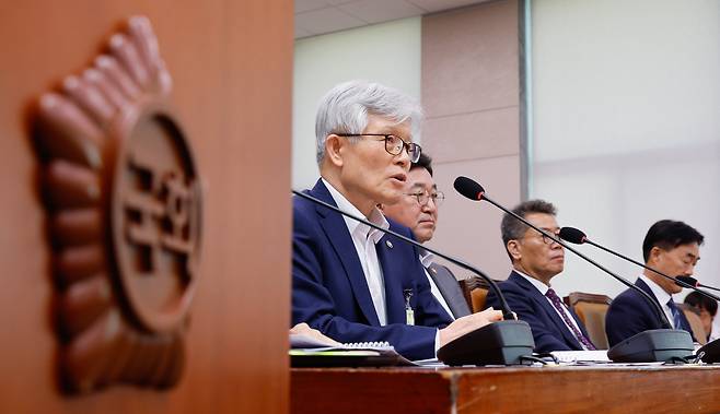 최동석 인사혁신처장이 지난 22일 오후 서울 여의도 국회에서 열린 법제사법위원회 전체회의에서 질문에 답하고 있다./뉴스1