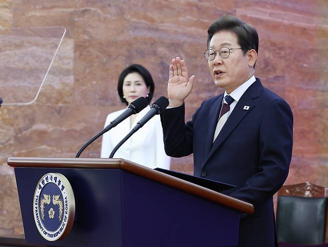 이 대통령이 지난달 4일 서울 여의도 국회 본청 로텐더홀에서 제21대 대통령 취임사를 하고 있는 모습. /뉴스1