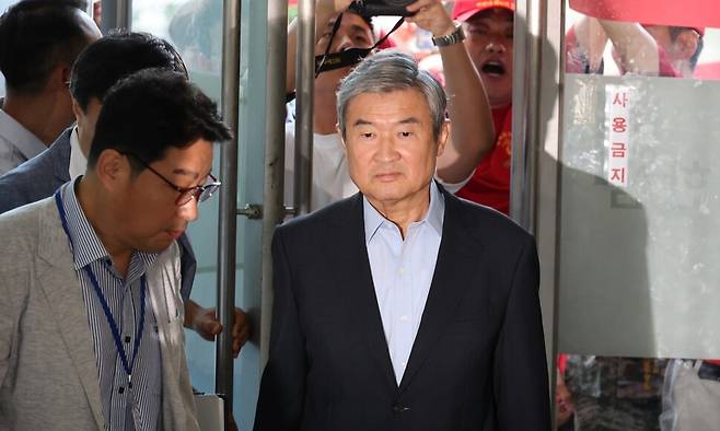 29일 오전 조태용 전 국가정보원장이 직권남용 권리행사 방해 혐의 조사를 받기 위해 서울 서초구 순직해병특검에 피의자 신분으로 출석하고 있다. 류우종 기자 wjryu@hani.co.kr