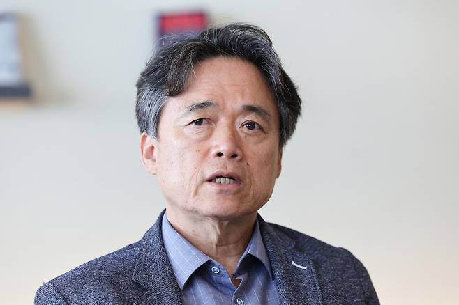 8월6일 개봉하는 영화 <추적>의 연출자인 최승호 피디가 충무로 뉴스타파 사무실에서 한겨레와 인터뷰를 하고 있다. 류우종 기자 wjryu@hani.co.kr