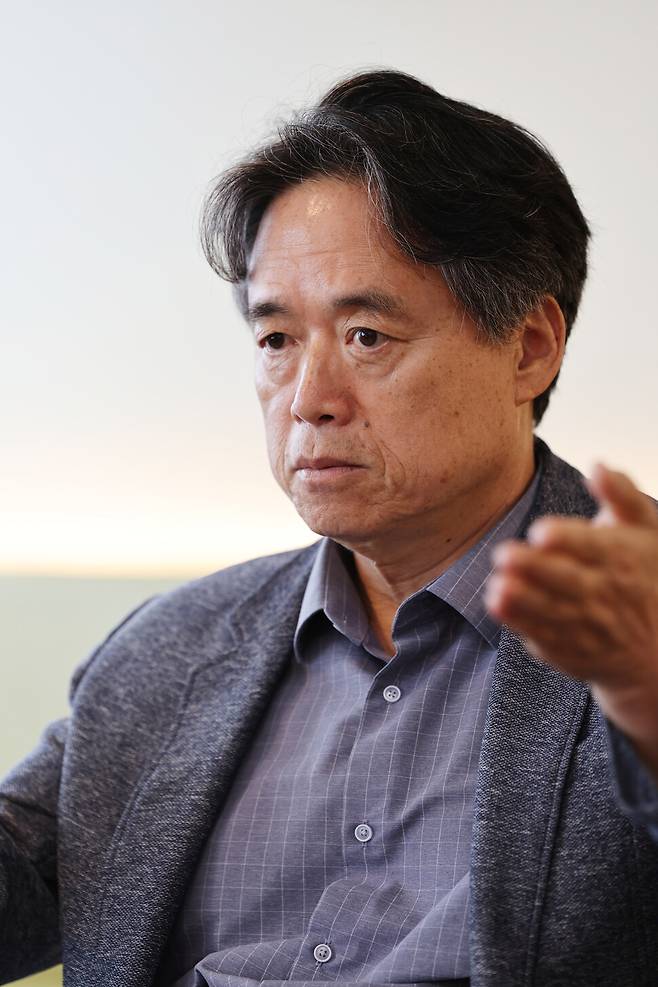 8월6일 개봉하는 영화 <추적>의 연출자인 최승호 피디가 충무로 뉴스타파 사무실에서 한겨레와 인터뷰를 하고 있다. 류우종 기자 wjryu@hani.co.kr