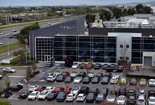 미국 캘리포니아주 프리몬트에 있는 전기차 업체 테슬라. 프리몬트=AFP 연합뉴스